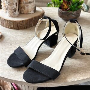 Source Unknown Black Ankle Strap Heels